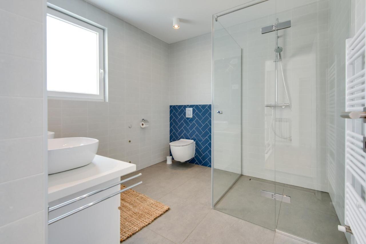 Premium Villa, Heatable Infinity Pool, Jacuzzi And Seaview, Beach And City Just 10Min By Foot Volosko Exterior foto